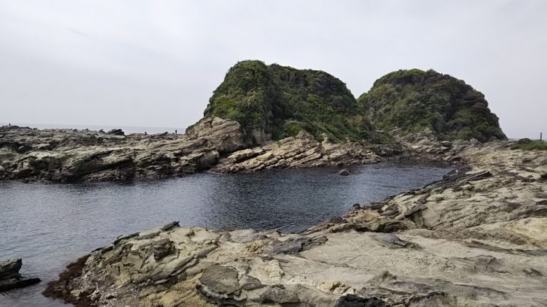 三浦半島「岩礁の道」と「荒崎公園」を歩く