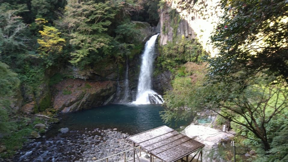 伊豆では浄蓮の滝に次ぐ規模の名瀑です。