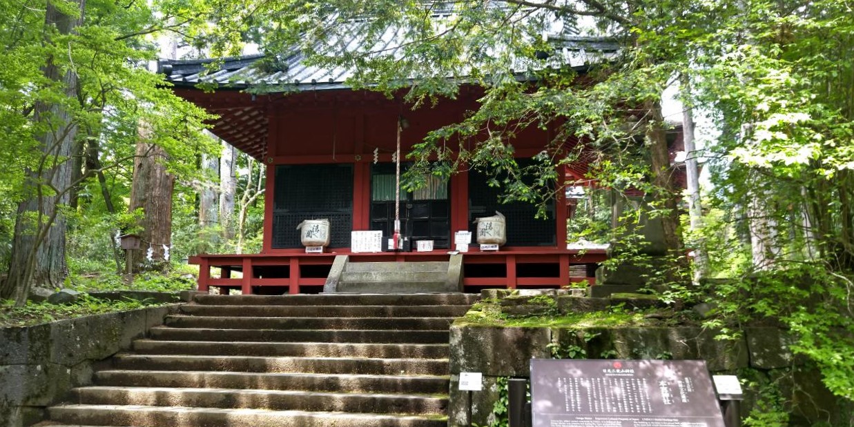 滝尾神社　社殿